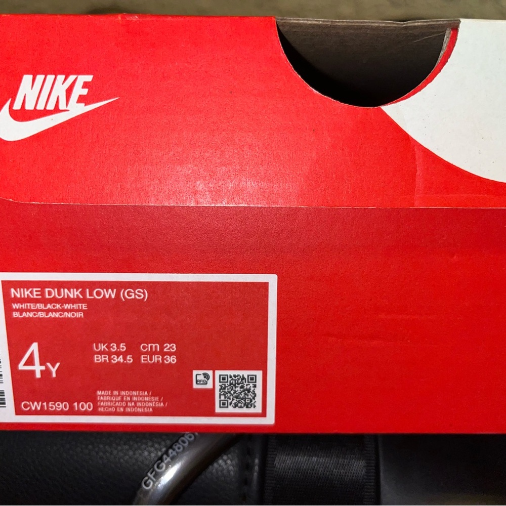 Nike Panda Dunks